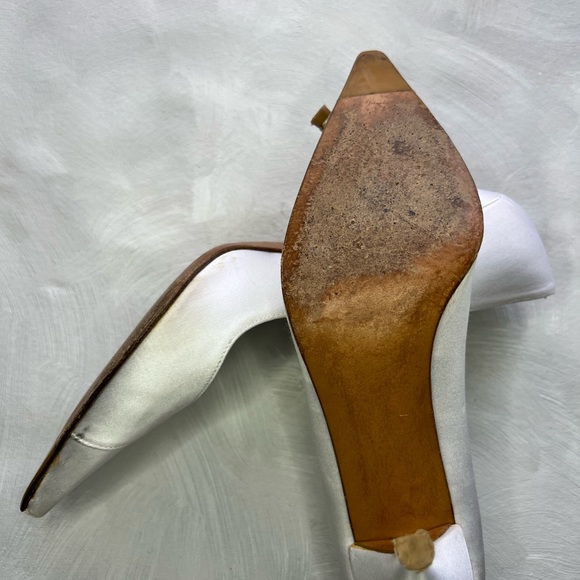 Stuart weitzman bridal pumps. Wedding heels. Satin white. Dust bag incl. SZ 7.5 - Picture 4 of 5